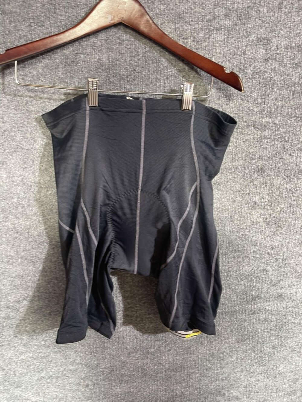 Sugoi Cycling Shorts Mens XXL Black Padded Chamois 8 Inseam Bike Compression